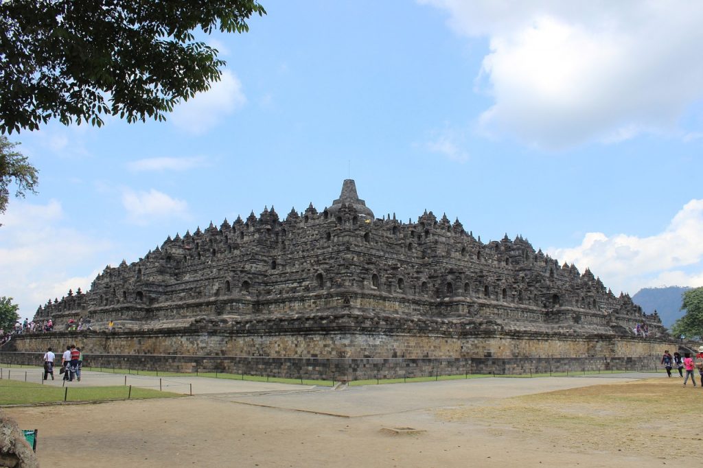 Zwiedzanie Borobudur – historia powstania i budowa świątyni